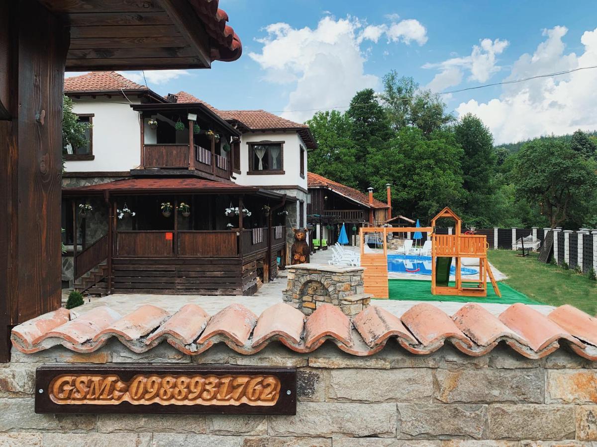 Карамановите Къщи Apriltsi  Exterior foto